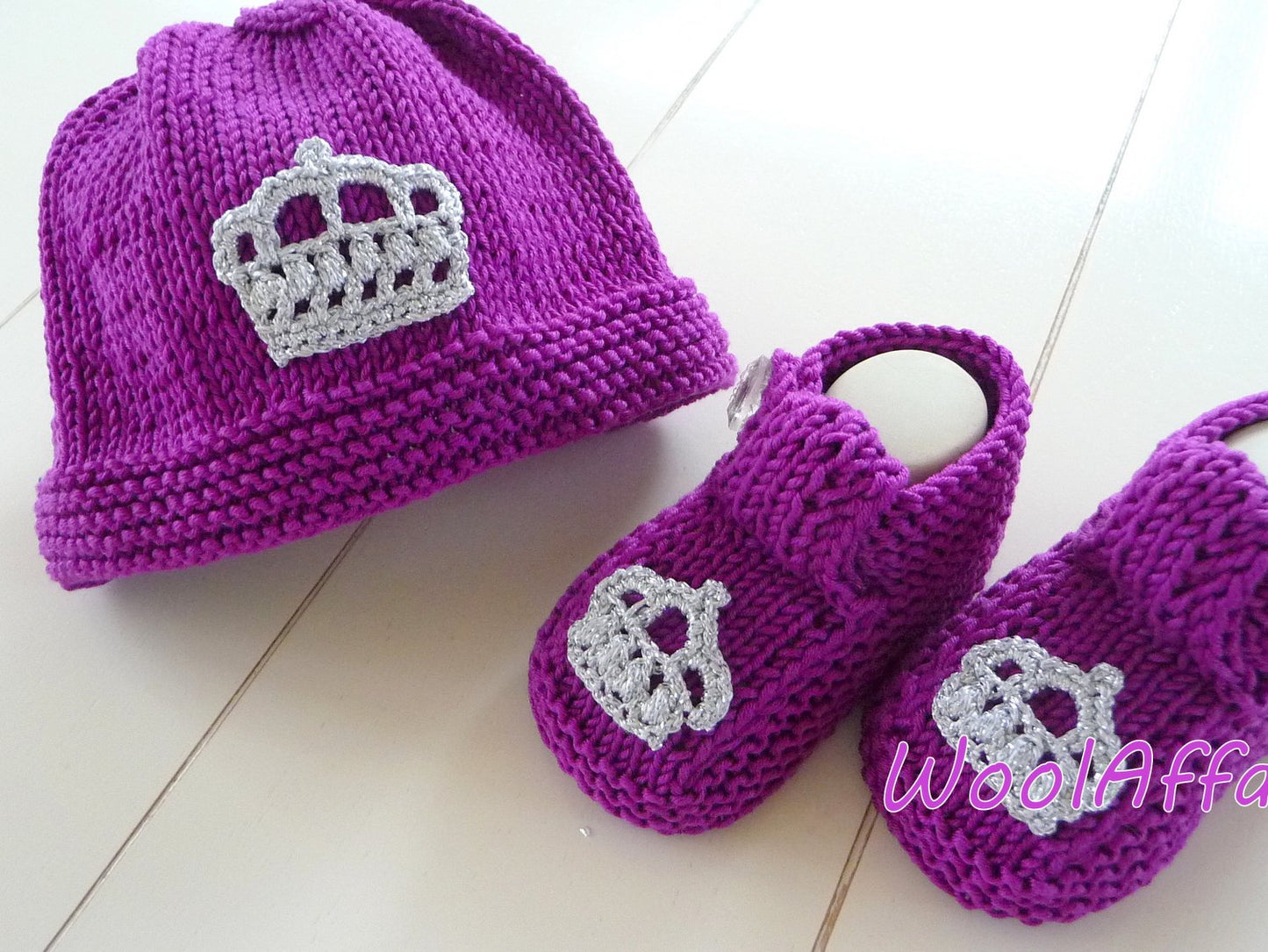 Strickanleitung - Babymütze + Babyschuhe - Krönchen-Set - No.99