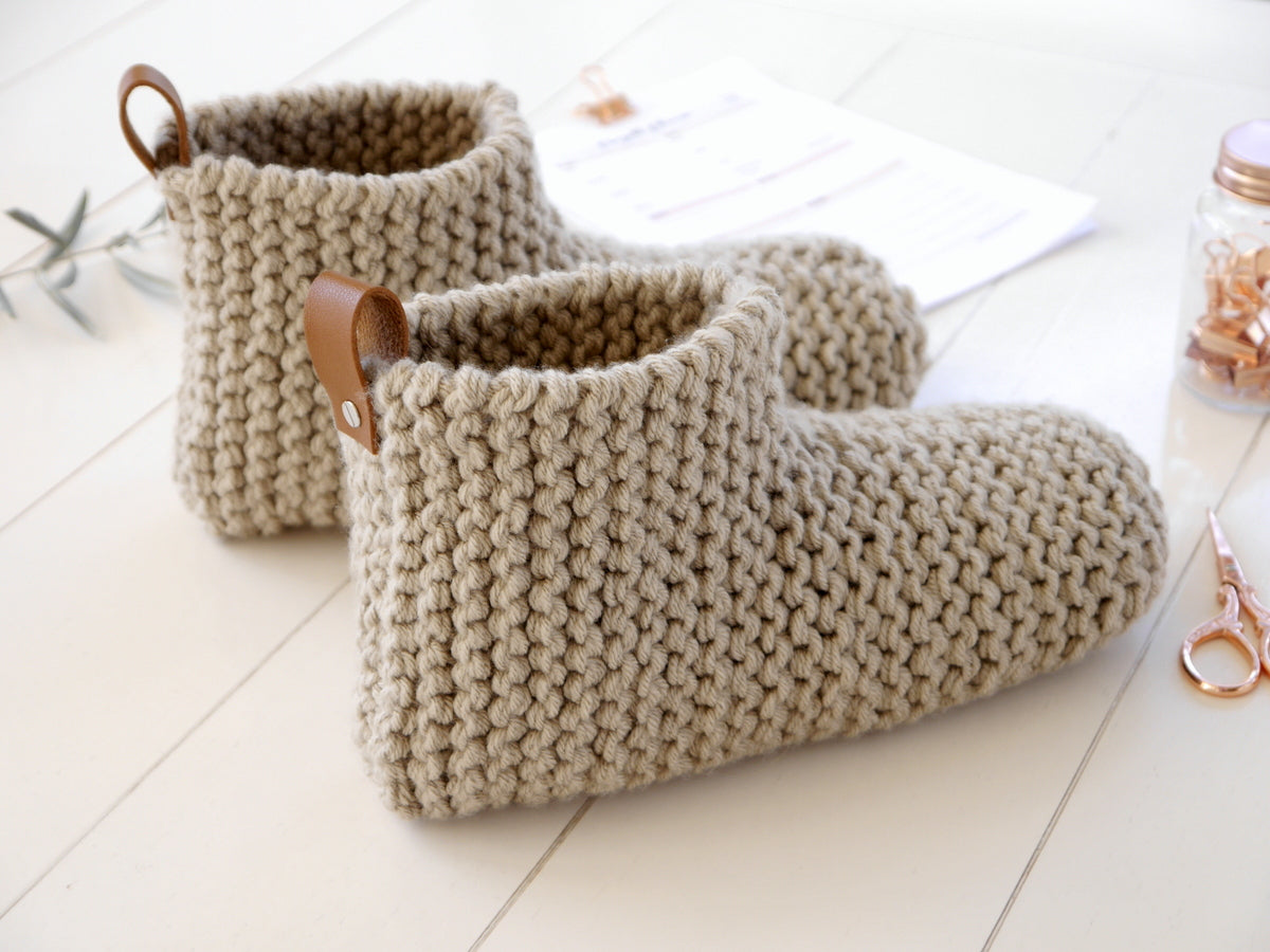 Strickanleitung - Grobstrickhausschuhe IRMI - "Widerstandssocken" - No.69