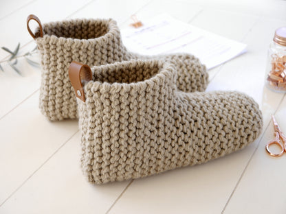 Strickanleitung - Grobstrickhausschuhe IRMI - "Widerstandssocken" - No.69