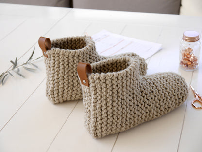 Strickanleitung - Grobstrickhausschuhe IRMI - "Widerstandssocken" - No.69