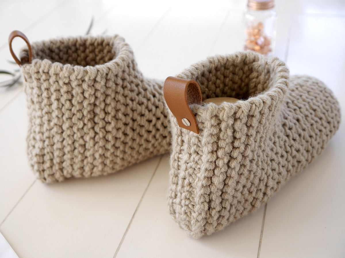 Strickanleitung - Grobstrickhausschuhe IRMI - "Widerstandssocken" - No.69