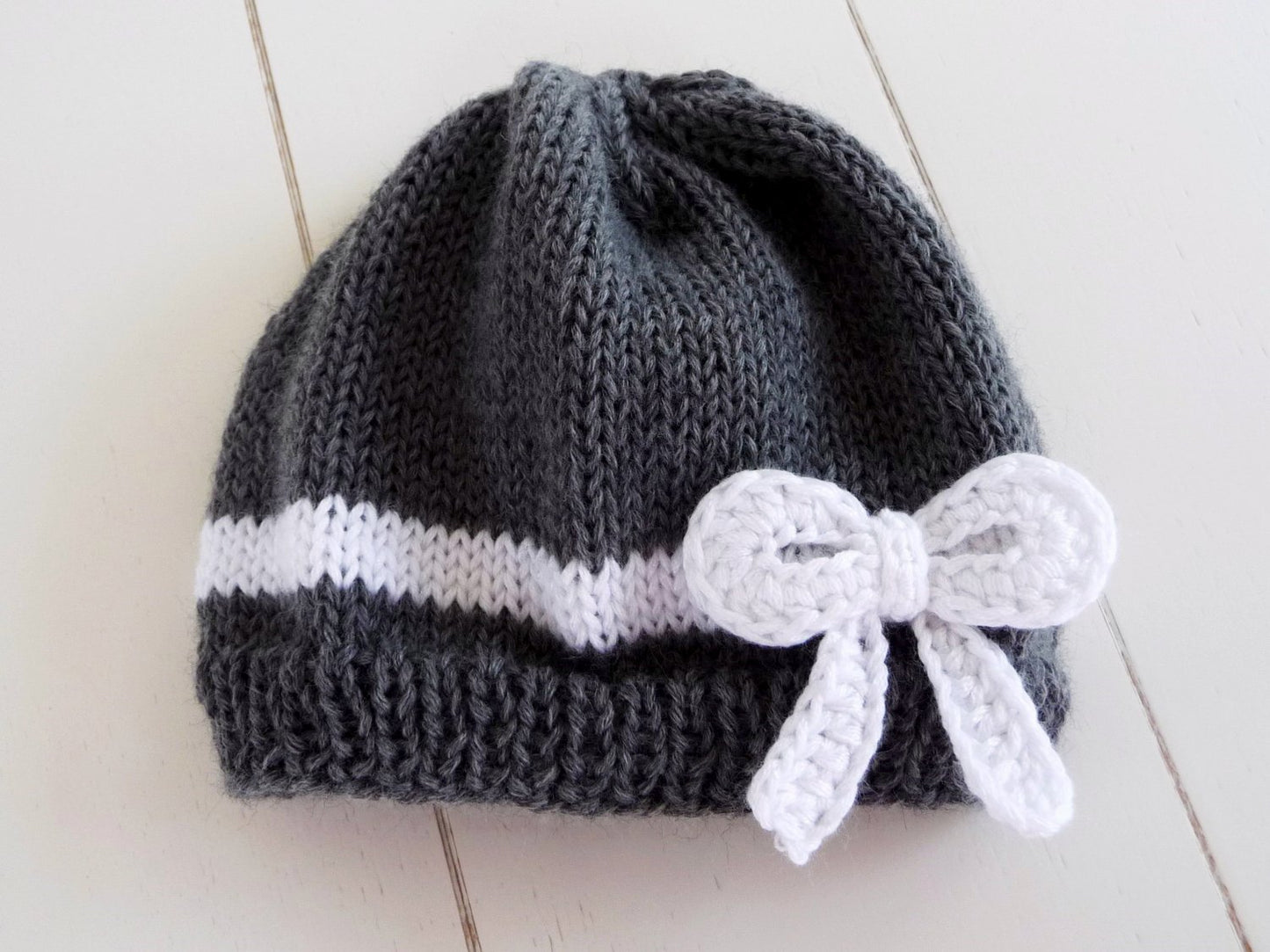 Strickanleitung Neugeborenen Mütze mit Häkelschleife- No.56